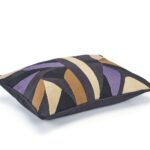 Zijkant Kussenhoes met geborduurde lijnen in paars Elitis morning-co-272-41-02