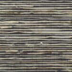 Natuurlijke grasscloth-behangstructuur met horizontale strepen in beige en zwarttinten uit de Elitis Tribus collectie (rm-1083-88).