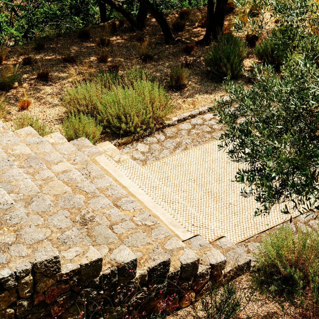 Tuin met vloerkleed Wallis Sable van Elitis