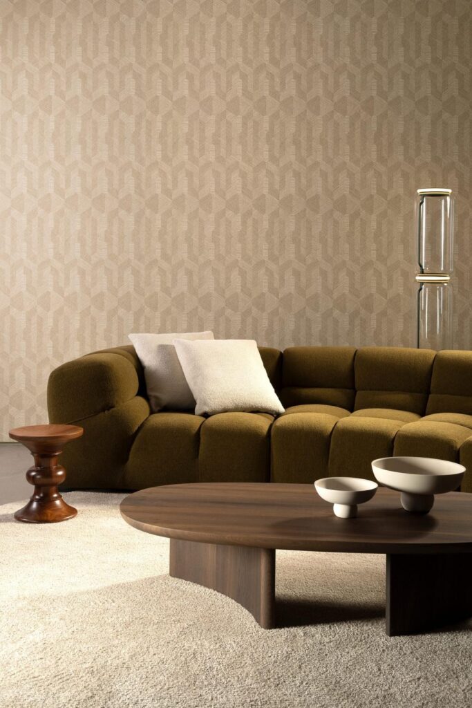 Arte Essentials Luxor Delta behang in kleur Toffee (19400) - Interieur impressie