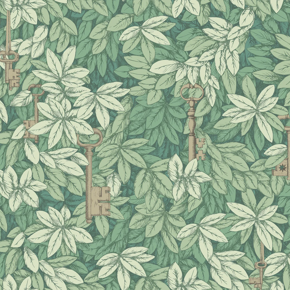 Fornasetti-behang met mos groene bladeren, en verborgen gouden sleutels tussen het gebladerte.