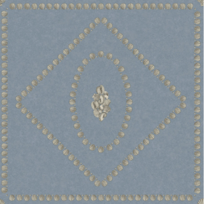 Illustratie van Fornasetti-behang Conchiglie een geometrisch patroon met schelp details in blauw en goud
