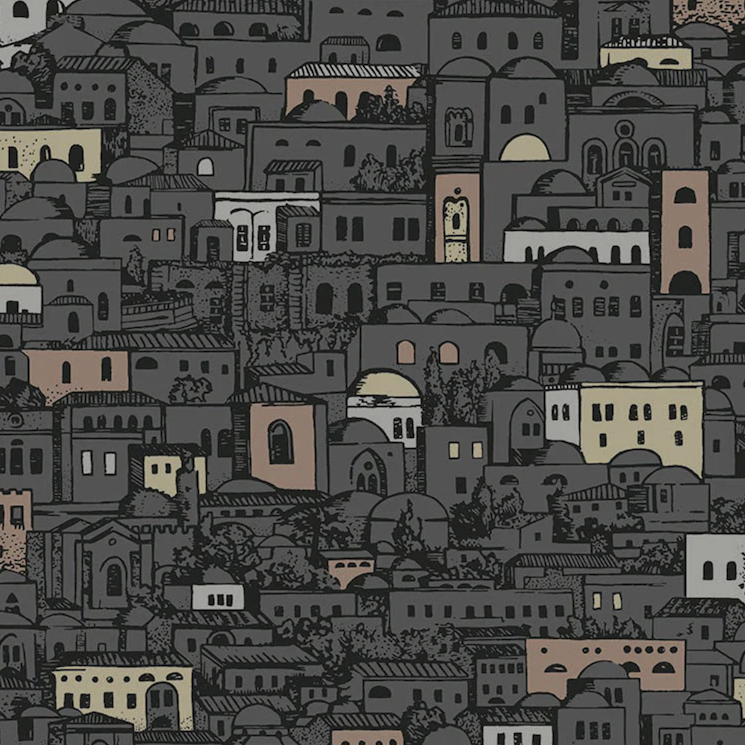 Zwarte illustratie van het Fornasetti-behang 'Mediterranea' met mediterrane gebouwen en bomen in een dicht stadsbeeld.