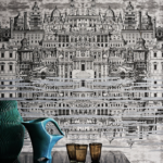 Eetkamer met de illustratie van het Fornasetti-behang Riflesso met een surrealistische weergave van het barokke Rome