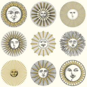 Illustratie van Fornasetti-behang Soli met zonnetjes in goud en creme kleur