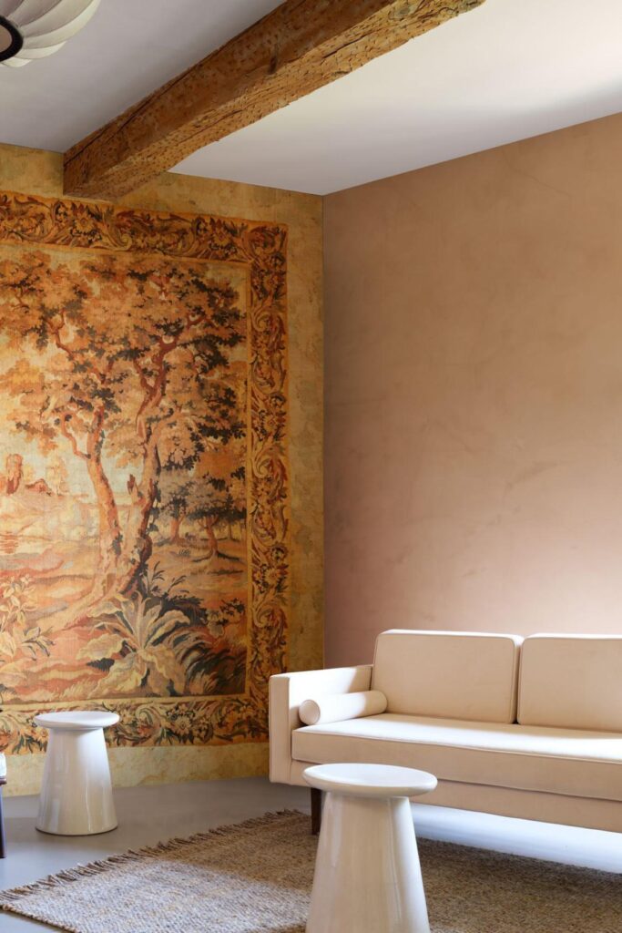 Arte Les Tapisseries Escapade behang in kleur Cinnamon (97860) - Interieur impressie