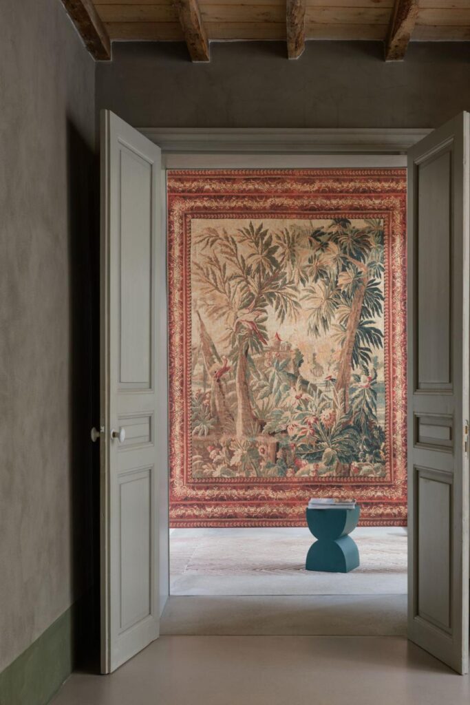 Arte Les Tapisseries Floraison behang in kleur Red Foliage (97870) - Interieur impressie