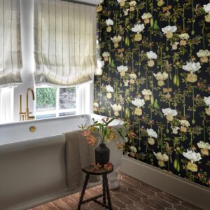 cole and son wit met zwarte bloemen botanica sfeer