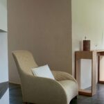 Lmuur met het linnen behang van Elitis Lin Mural RM 590-01