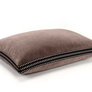 Chocolade velours kussen Elitis CO 226-76-03 met passement