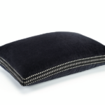 Zwart velours kussen Elitis CO 226-80-03 met passement