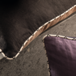 Detail weergaven van Elitis Gaia CO 271-41 -02 + CO 271-76-03 linnen sierkussen