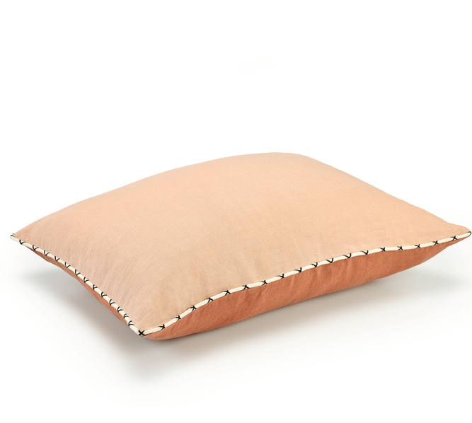 2 kleurig linnen kussen Elitis Gaia CO 271-54-02 oranje en zalm kleur