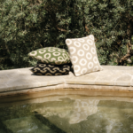 3 kleuren Elitis mirage-co-267-65-01 kussens met een cirkel patroon