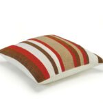 Vierkant gestreept kussen Elitis -toujours-co-277-25-01in bruin en rood