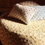 Poef met okergele patchwork stof Elitis hiroko-katsura-ja-008-21 Sous la luminière des mains