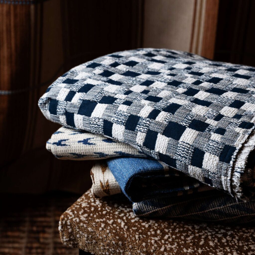 Stapel stalen van de patchwork stof Elitis hiroko-katsura-ja-008-47 Marché du matin