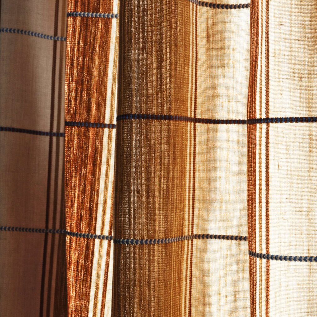 Gordijn van de stof Elitis Onomichi Hanaki JU-005-21 in de kleur Lanterne ouverture