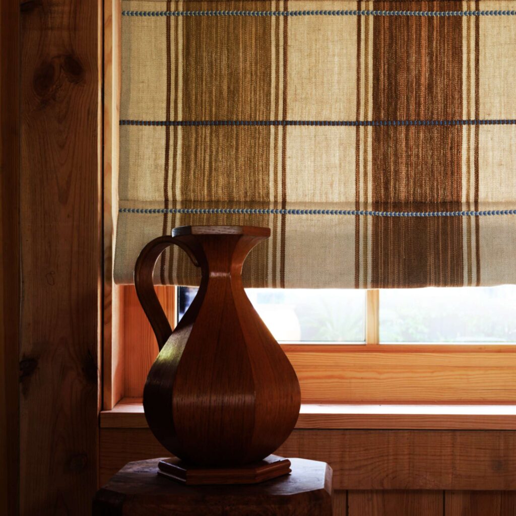 Blind van de stof Elitis Onomichi Hanaki JU-005-21 in de kleur Lanterne ouverture