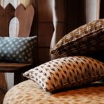 Kussens van Elitis hiroko-maka-cn-007-08 in de kleur beige: L'instant devient sacré