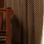 gordijn weergave van Elitis hiroko-maka-cn-007-08 in de kleur beige: L'instant devient sacré