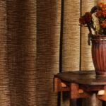 Afbeelding van een gordijn in de stof Elitis-hiroko-ikumi-ja-007-21 kleur oker geel:Dans la lenteur du monde