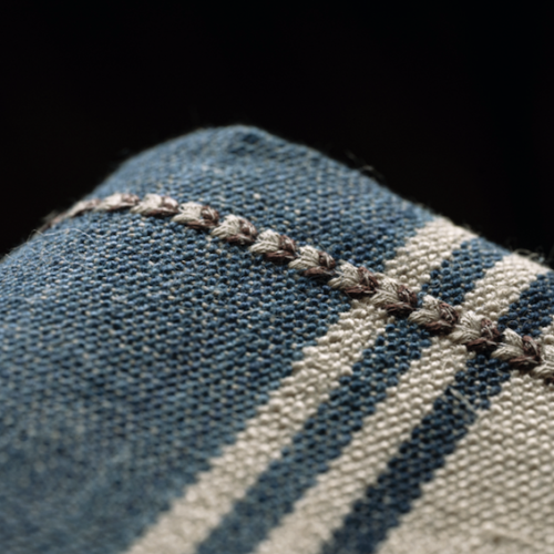 Detail van de Elitis ruitstof Onomichi Hanaki JU 005-47 in blauw