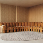 Sfeer weergave van het Limited Edition Cosmic Kinga High CMH38292 vloerkleed in de kleur Alabaster