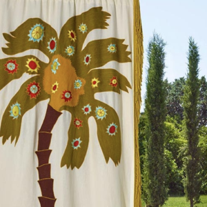 Sfeer weergave van het gordijn van Pierre Frey F3563001 les palmes dalma 1 paneel