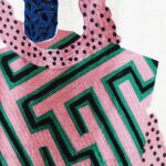 detail van Pierre Frey stof Beau Monde 2 - F3463001 met grote figuren