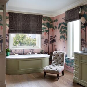 Afbeelding van een muur met het Andrew Martin behang mythical-land-daybreak in een roze kleur