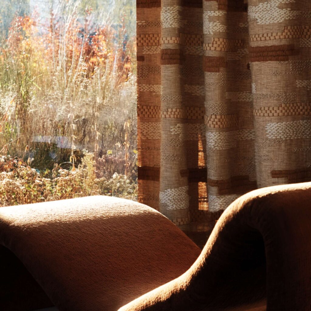 Gordijjn van de Elitis stof moderna-documenta-lz-918-03 in beige kleur