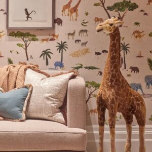 Kinder slaapkamer met op de muur het behang van Andrew Martin animalis in multi-color