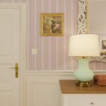 Interieur weergave van Andrew Martin hearty-blossom-behang