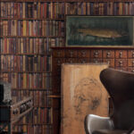 Interieur weergave van het Andrew Martin library-multi behang