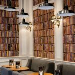 Interieur weergave van het Andrew Martin library-multi behang