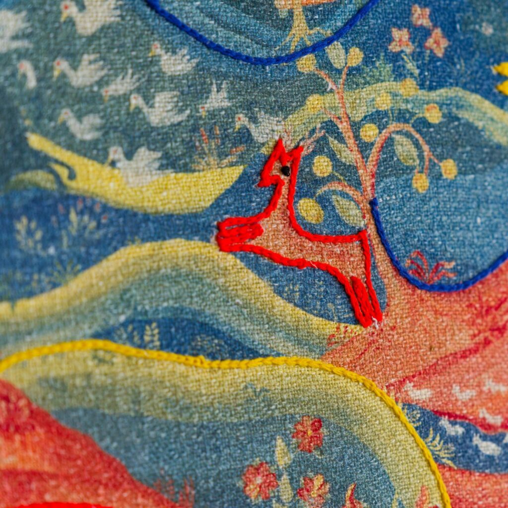 Productweergave van de Andrew Martin stof meadow multi