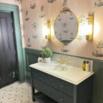 Interieur weergave van het Andrew Martin Pear Tree Setting Plaster behang