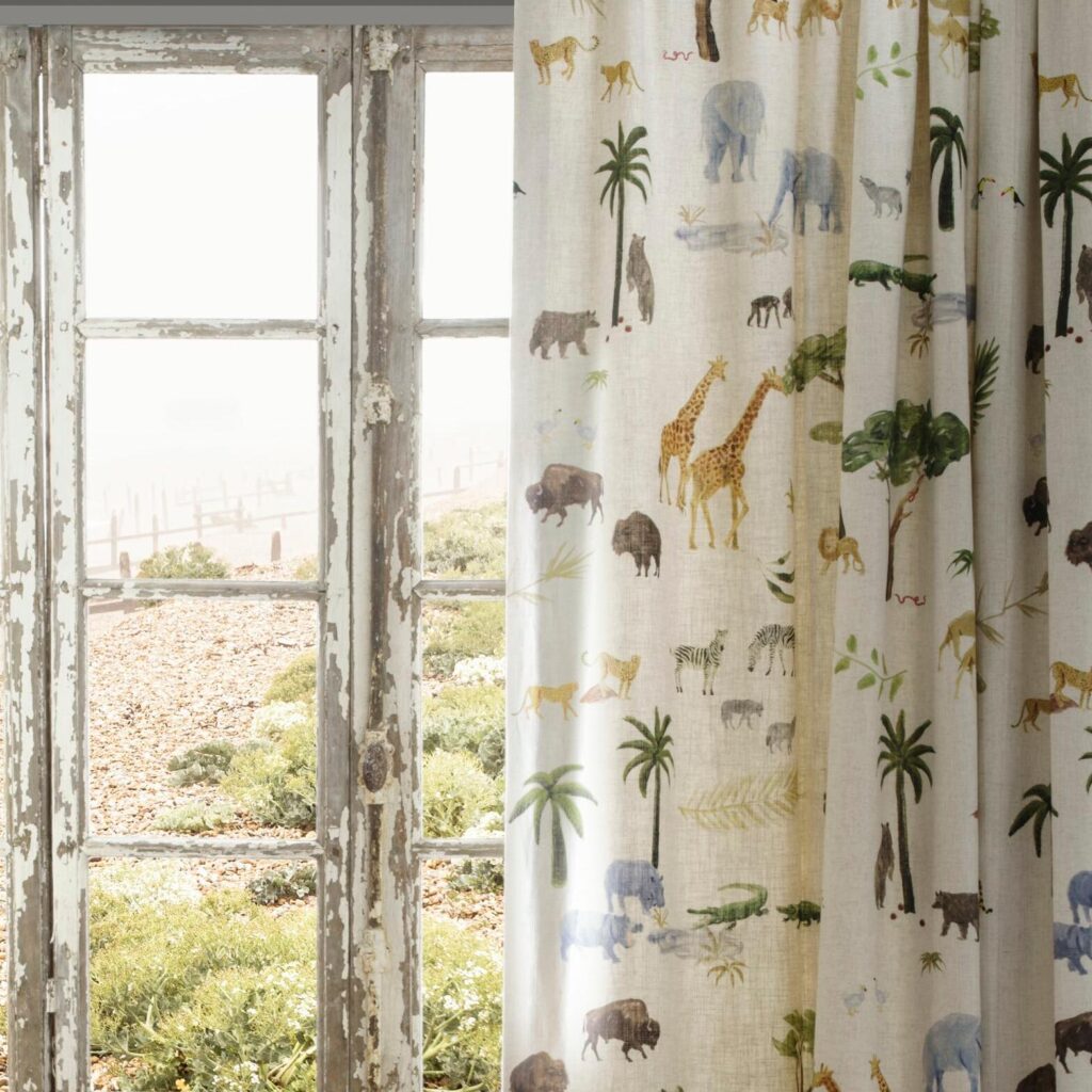 Gordijnen met de stof andrew-martin-fabric-noah-multi