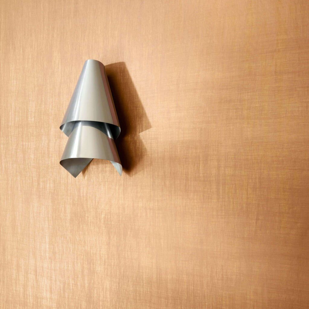 Interieur weergave van het Elitis Alliages Vega rm-613-35 koperkleurig behang