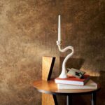 Interieur weergave van het bruine Elitis alliages-vulcania-RM 1152-70 behang