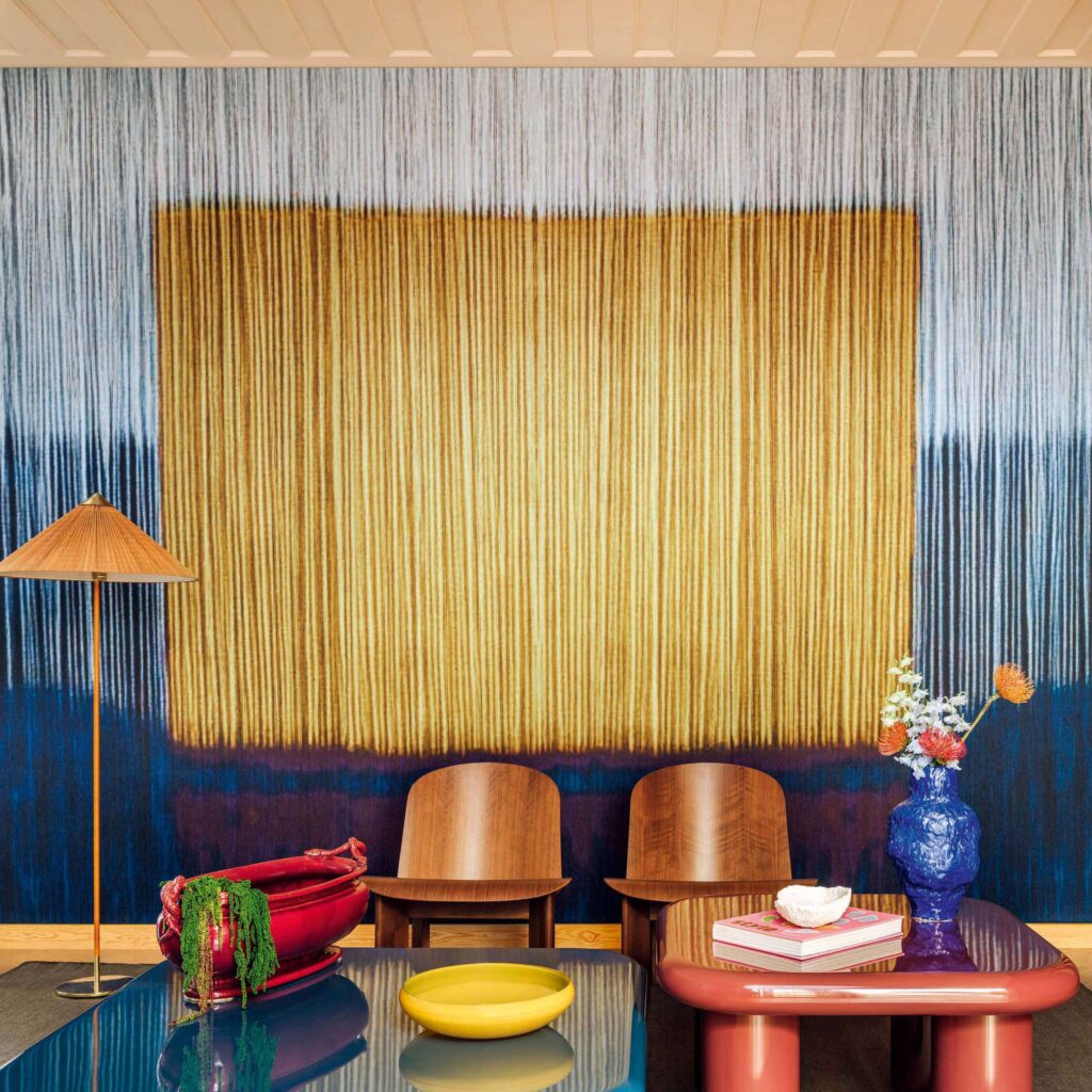 Interieur weergave van het blauw met gele Elitis - Cartagena Sanctuaire RM 1141-01 panorama behang