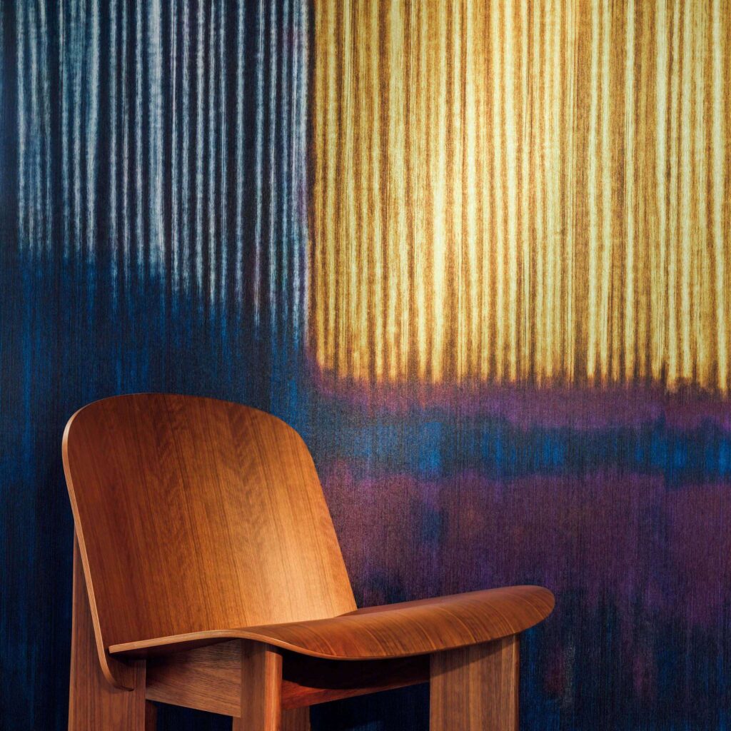 Interieur weergave van het blauw met gele Elitis - Cartagena Sanctuaire RM 1141-01 panorama behang