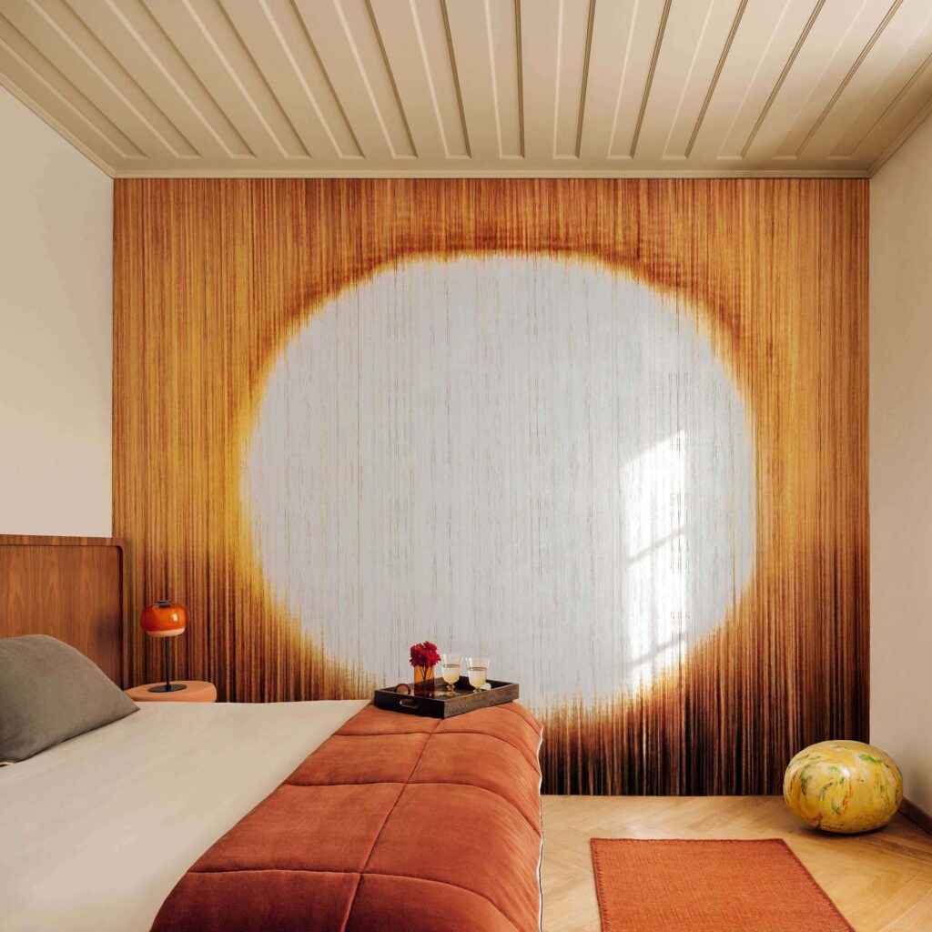 Interieur weergave van het Elitis cartagena-wall-halo-RM 1144-01 behang