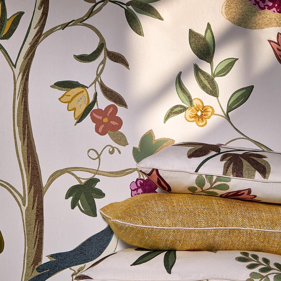 interieur weergave van het Pierre Frey L'arbre magique FP213001 - Matin behang