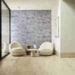 Interieur met Arte Ombre Alluvio behang in blauw, kleur Blueberry (32342)