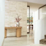 Interieur met Arte Ombre Alluvio behang in beige, kleur Buttercream (32340)