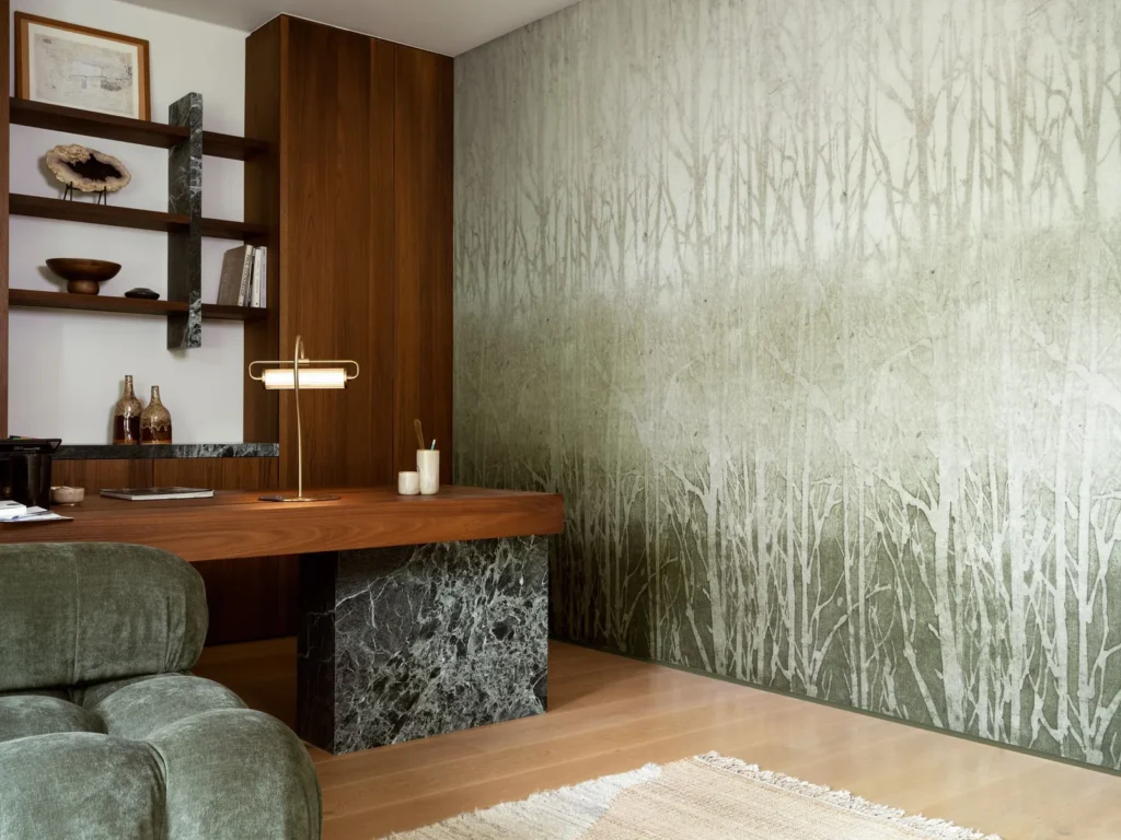 Interieur met Arte Ombre Arbor panoramabehang in groen, kleur Forest (32373)