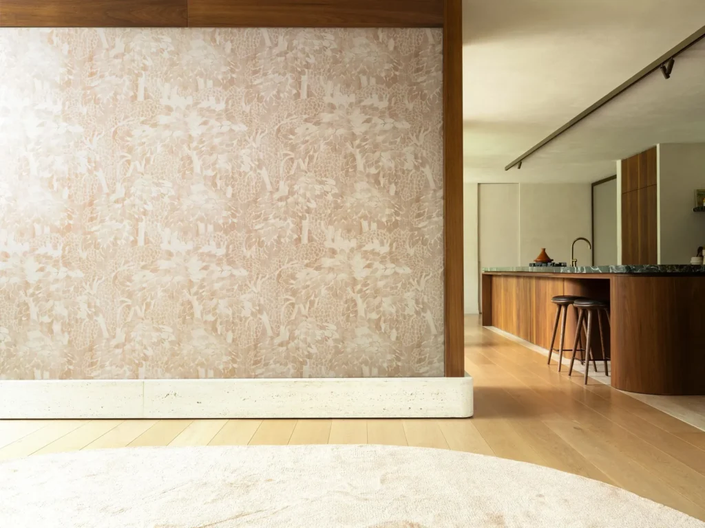 Interieur met Arte Ombre Charmille behang in oranje, kleur Marmalade (32354)