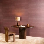 Interieur met Arte Ombre Rise behang in rood, kleur Burgundy (32333)
